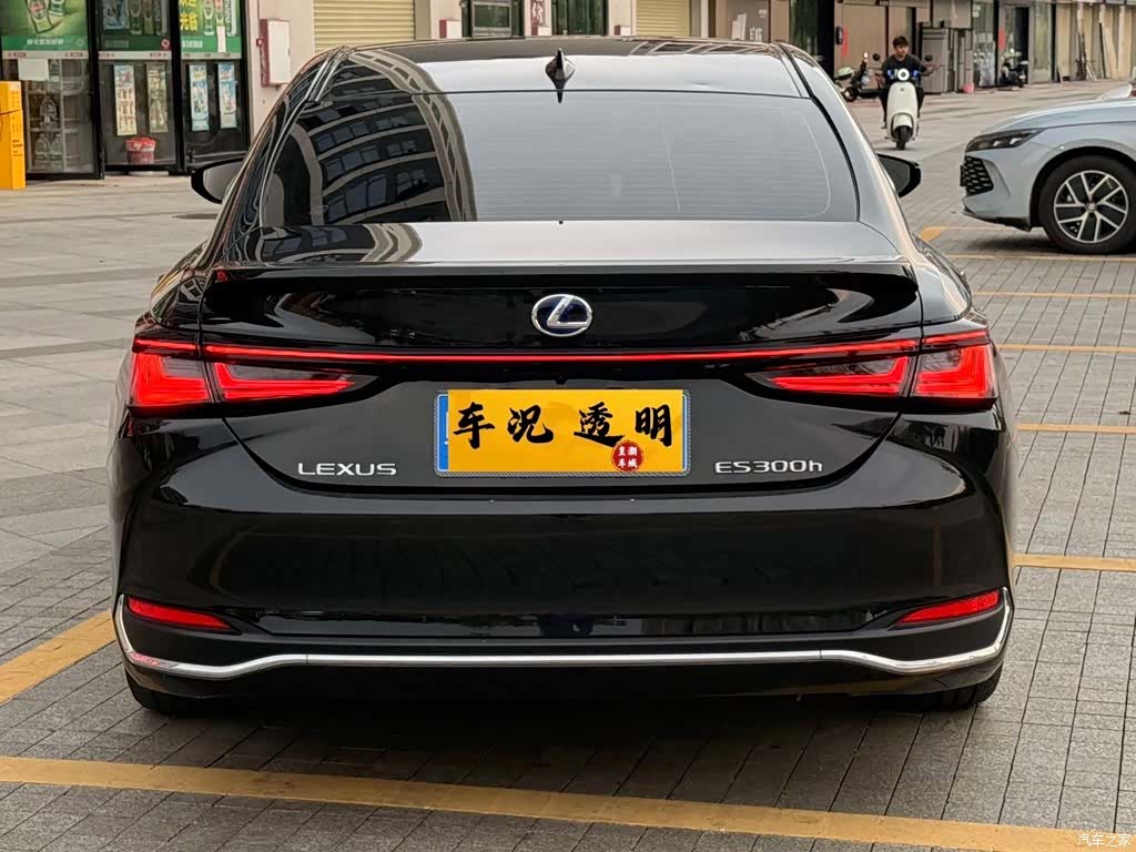 Lexus ES, 2025 9