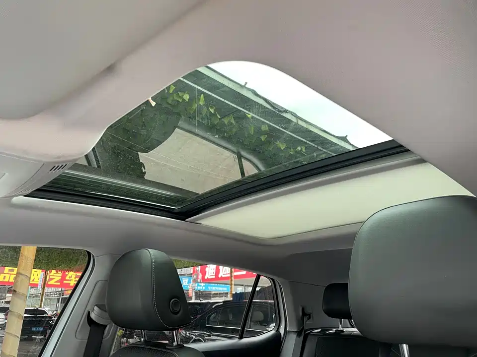 Volkswagen Exploring the shadow