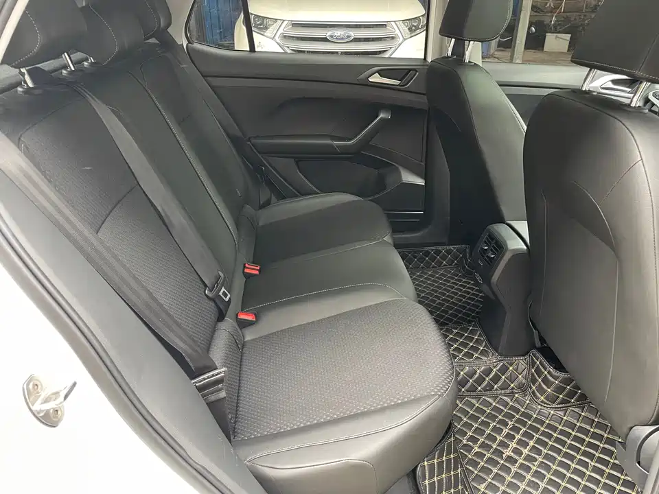 Volkswagen Exploring the shadow