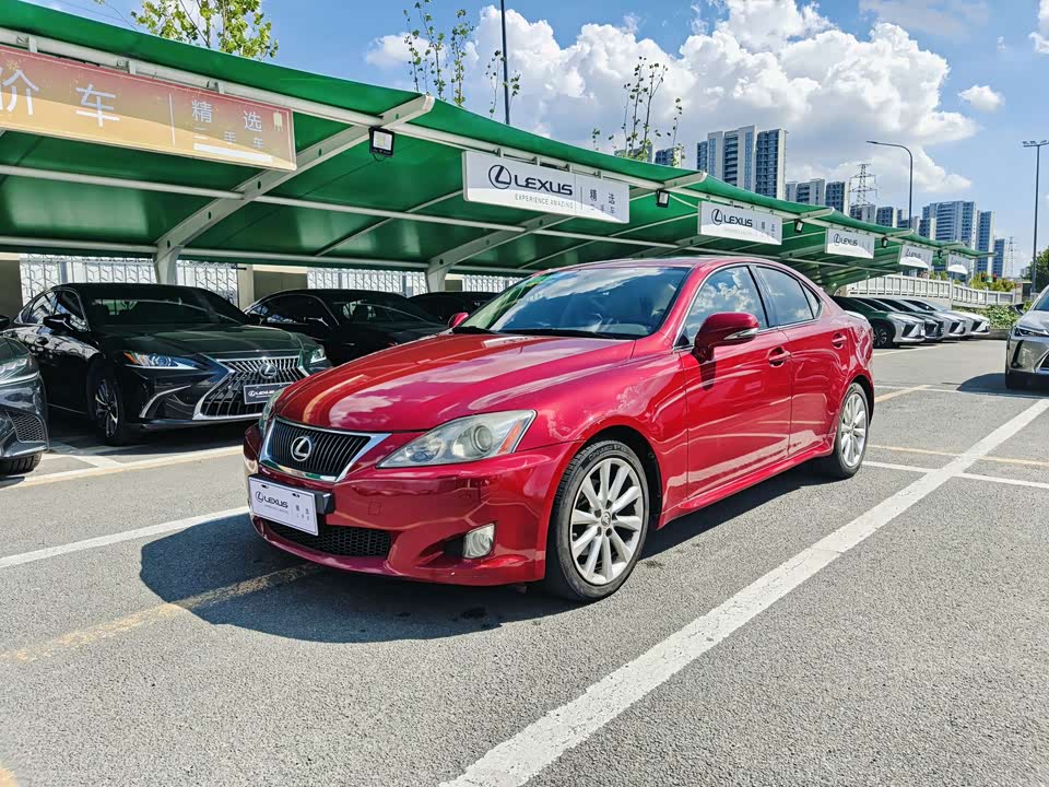 Lexus IS