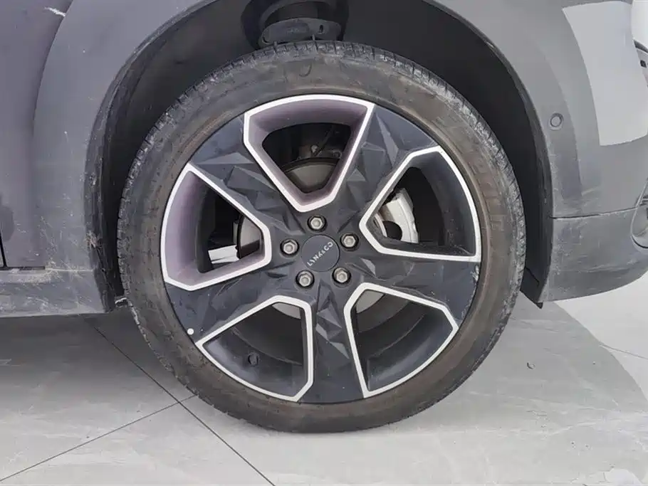 Lynk & Co 02