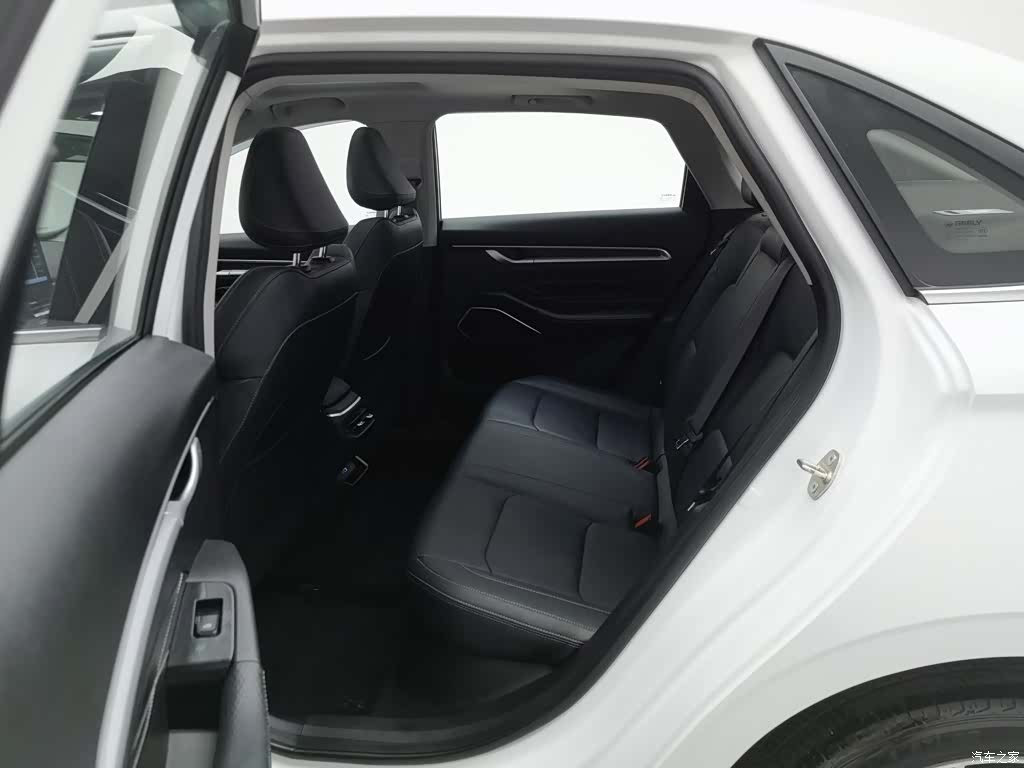 Geely Emgrand, 2024 15