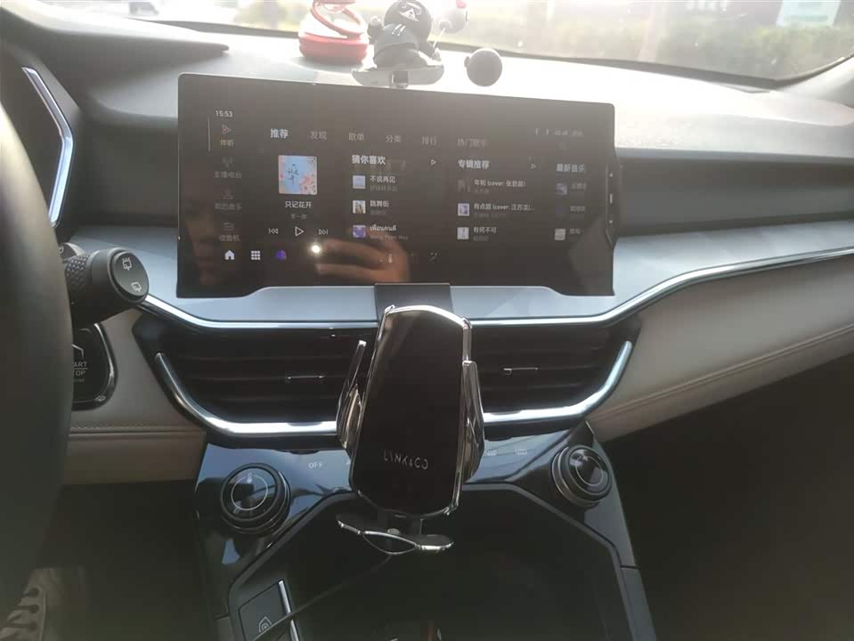 Lynk & Co 06