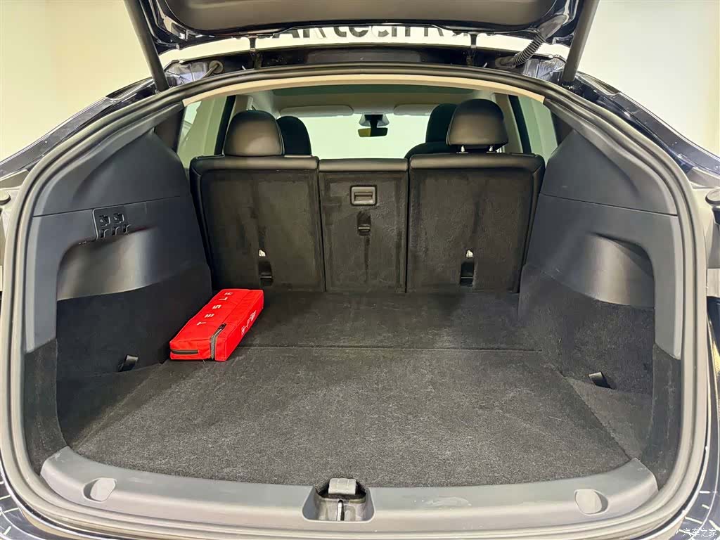 Tesla Model Y, 2024 24
