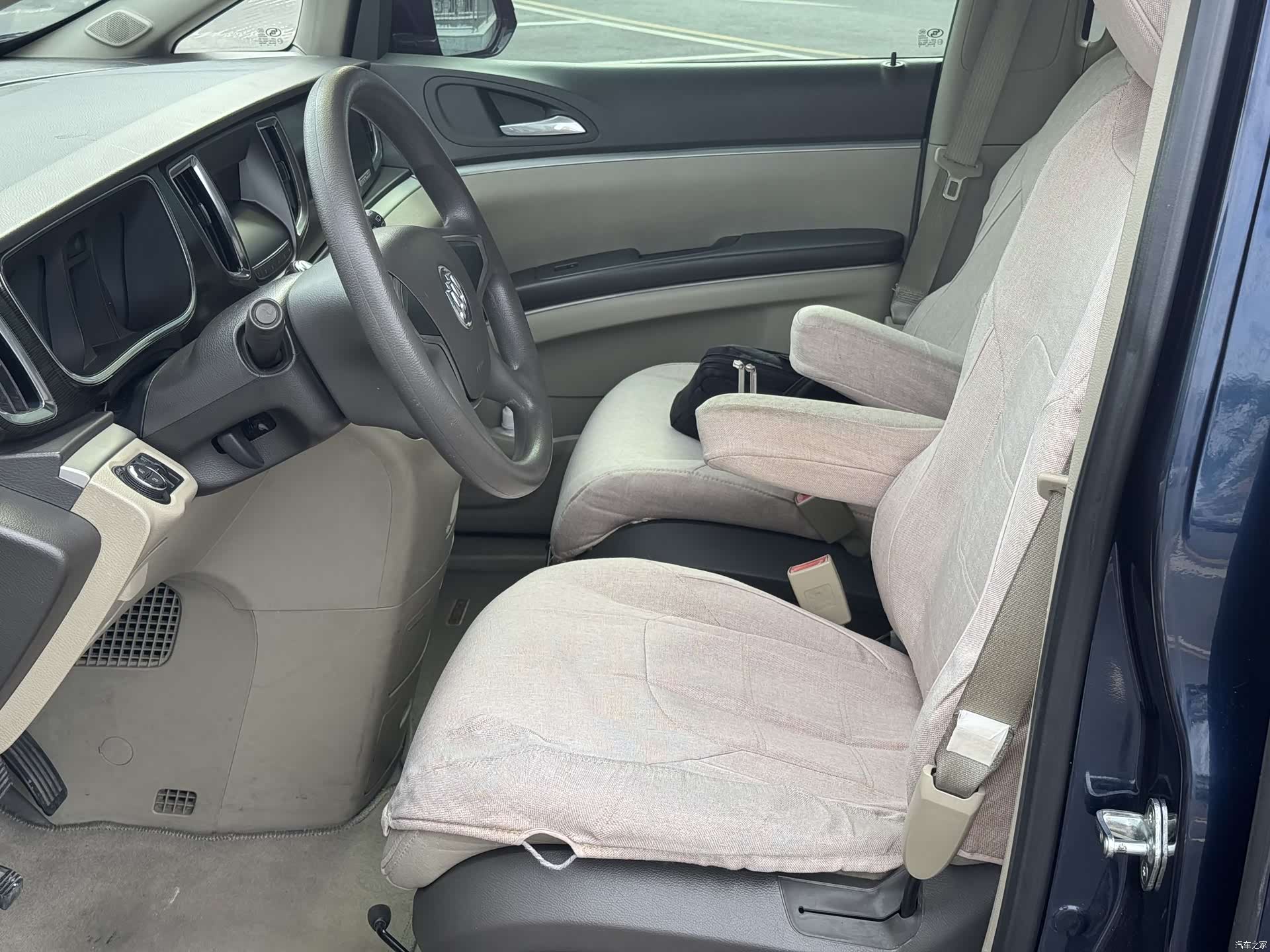 Buick GL8, 2013 11