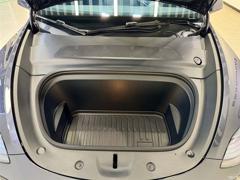 Tesla Model Y, 2024 11