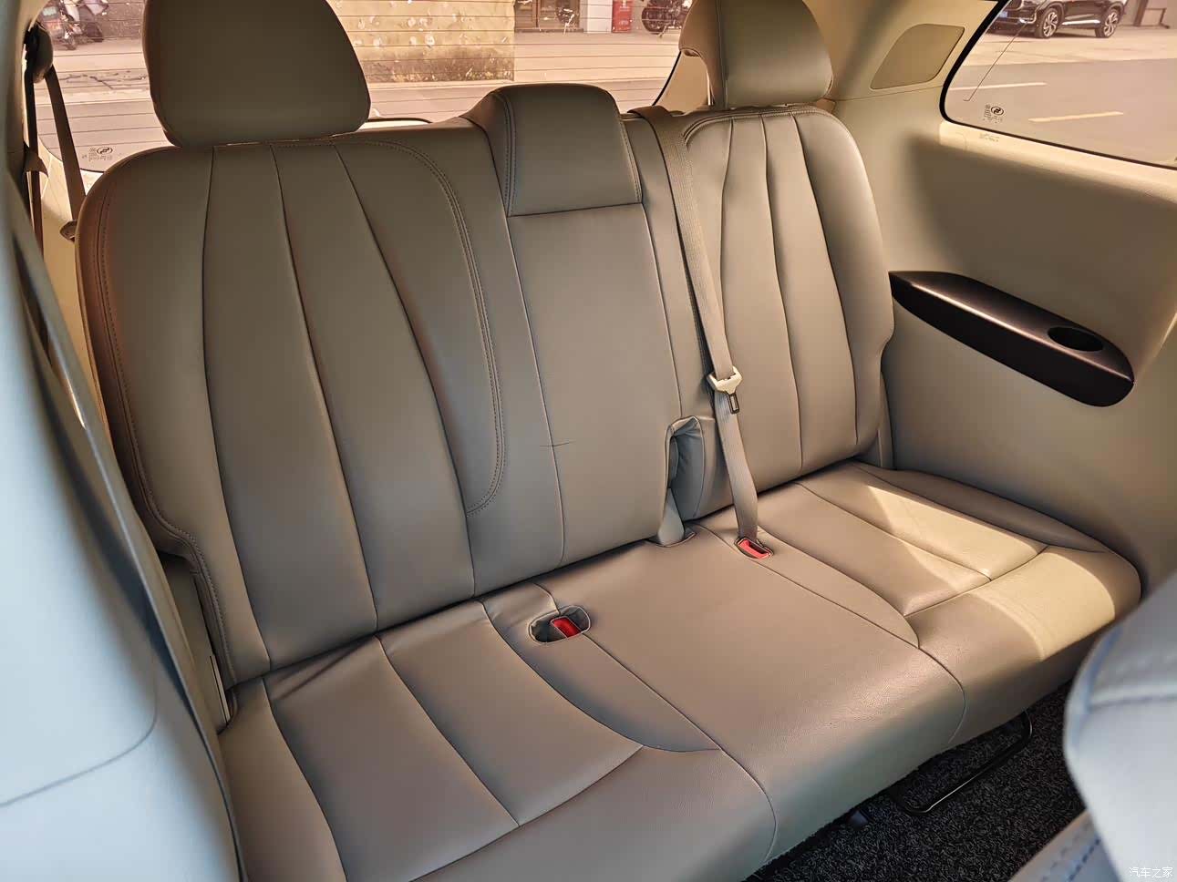 Buick GL8, 2020 9