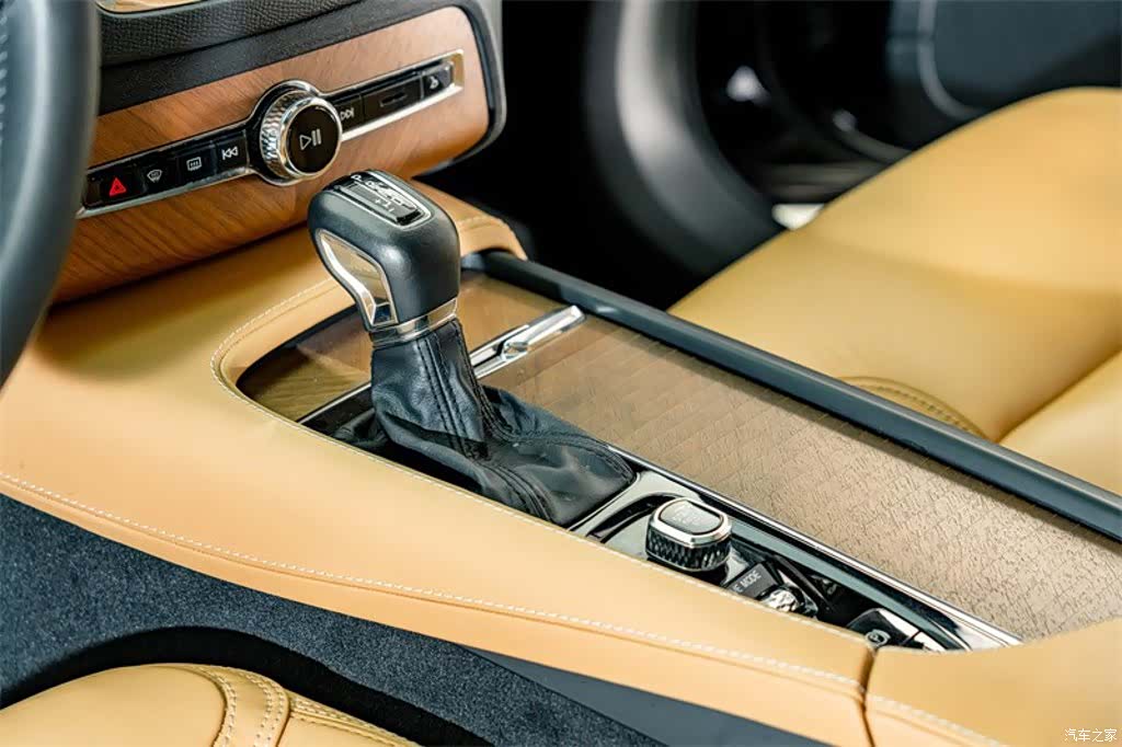 Volvo XC90, 2018 13