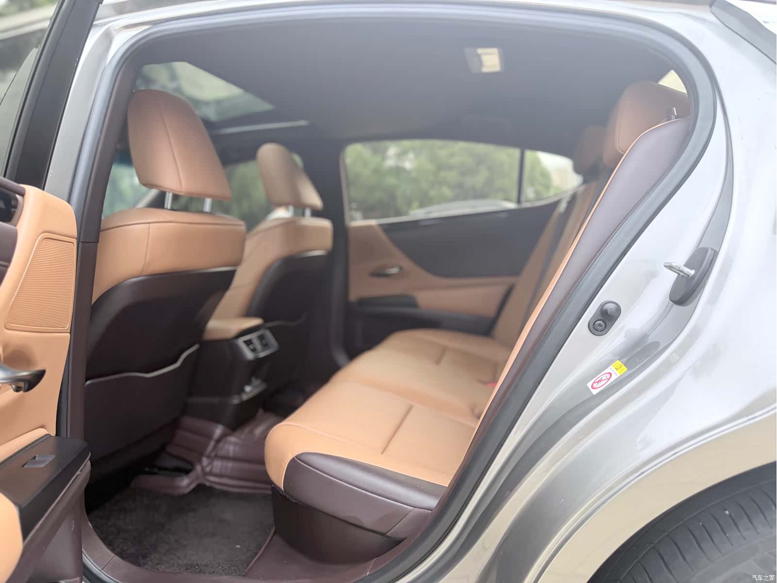 Lexus ES, 2019 11