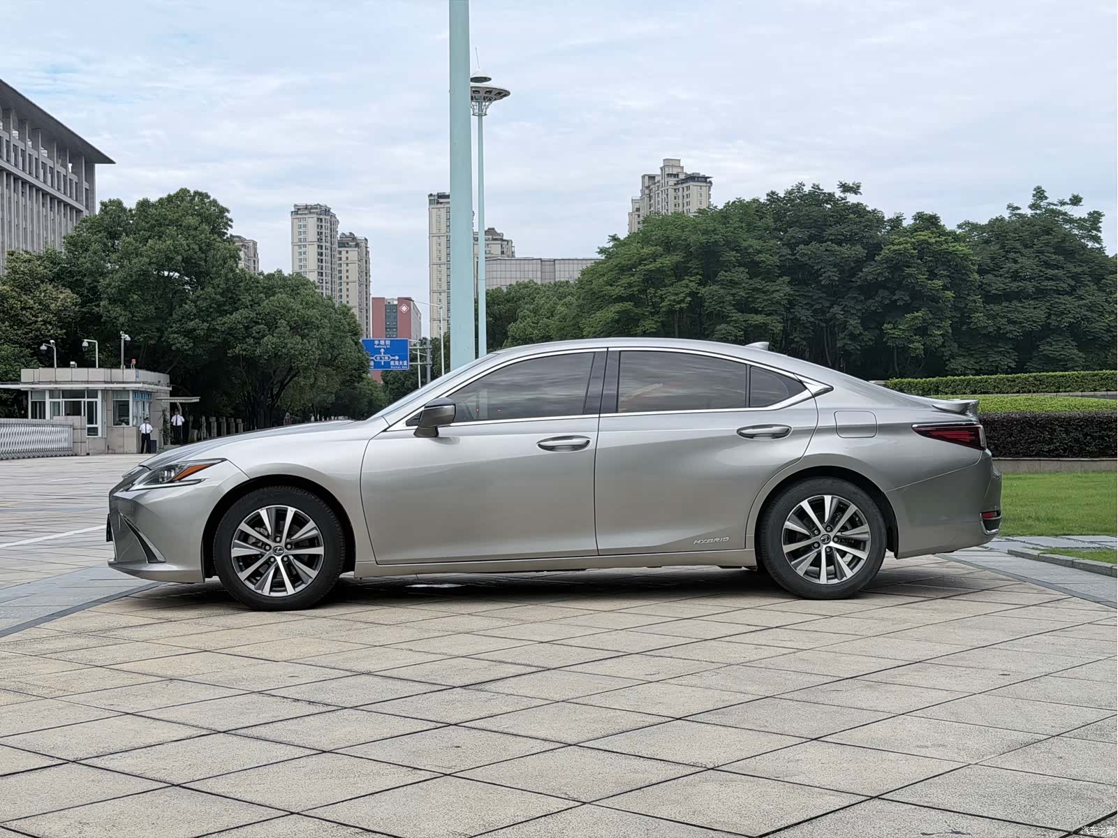 Lexus ES, 2019 4