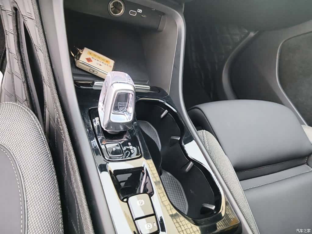 Volvo XC40, 2024 14