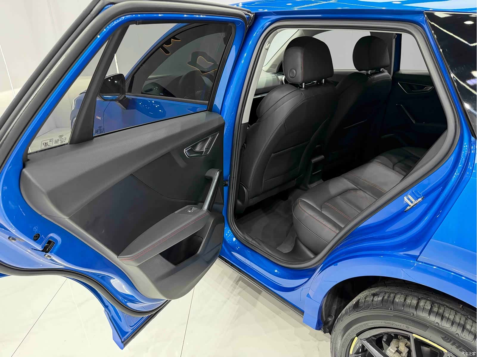 Audi Q2L, 2023 15