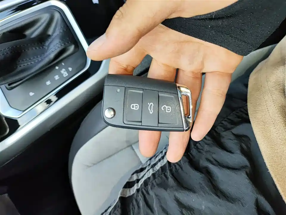 Volkswagen T-ROC exploring Songs