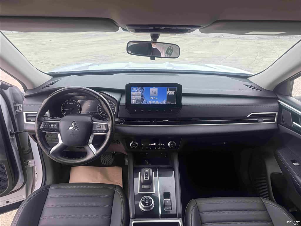 Mitsubishi Outlander, 2023 все фото