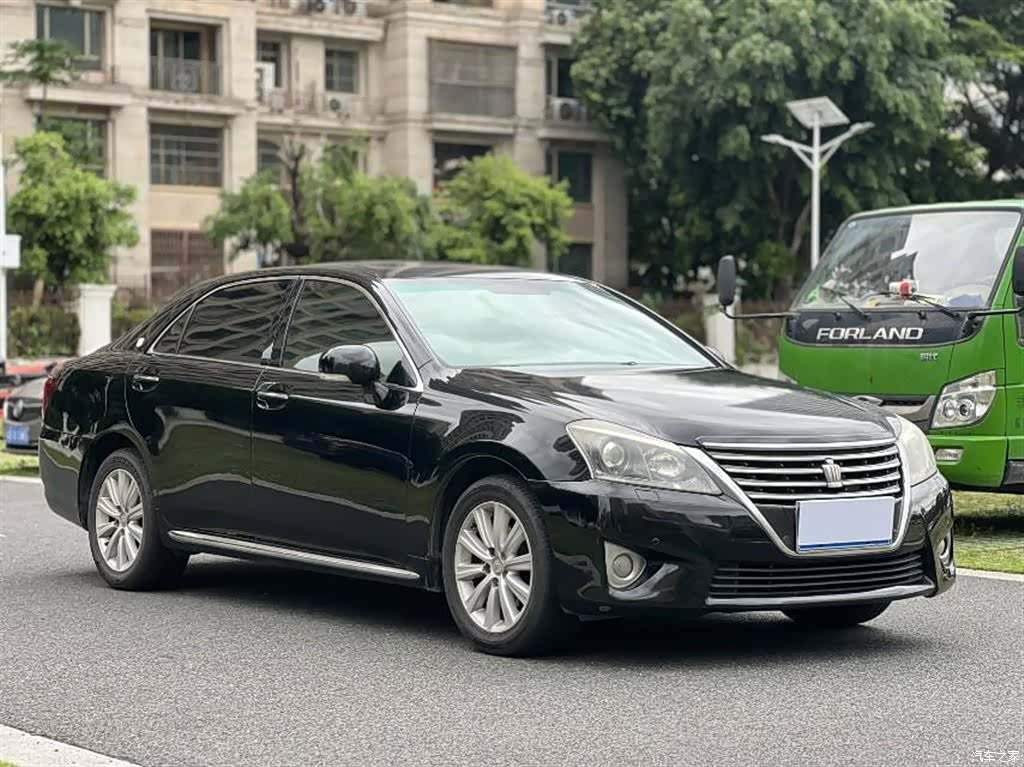 Toyota Crown, 2012 3