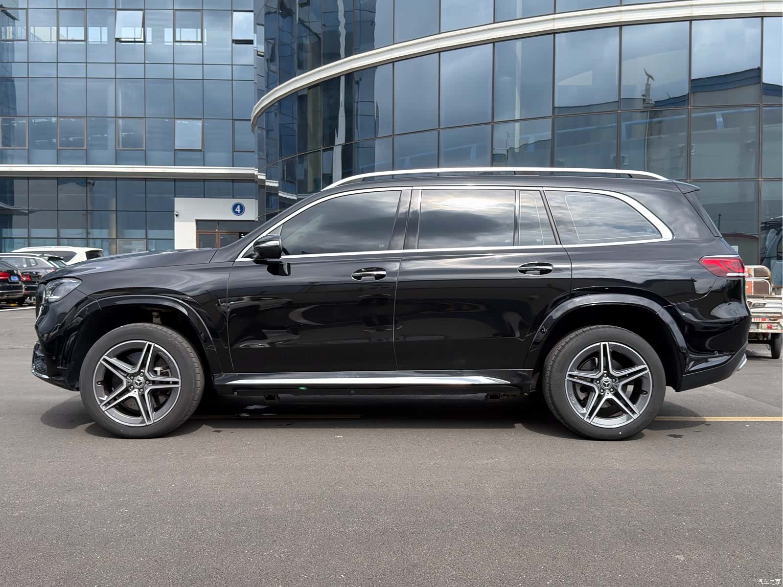 Mercedes-Benz GLS, 2024 3