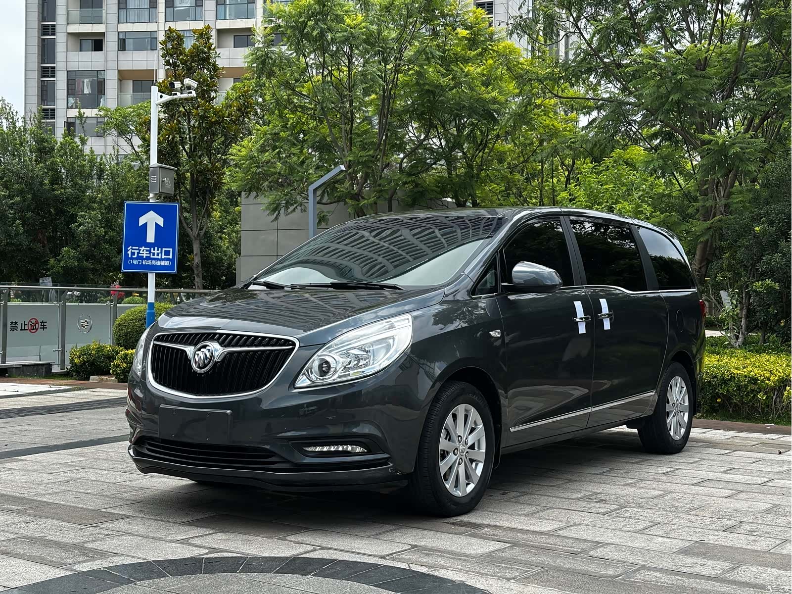 Buick GL8, 2019 1