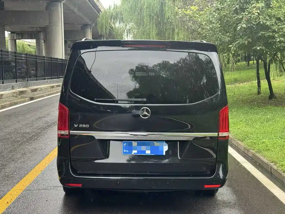 Mercedes-Benz V-class