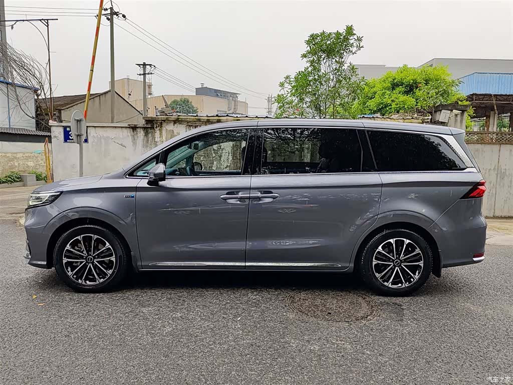 Roewe iMAX8, 2022 3