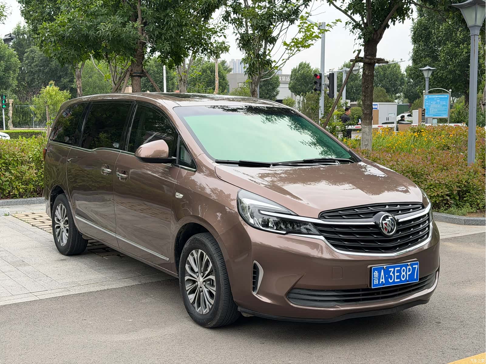 Buick GL8, 2021 3