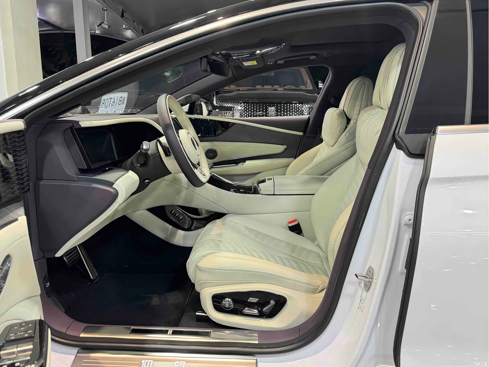 Yangwang U7, 2025 12