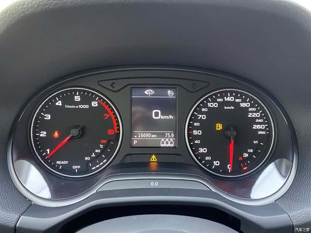 Audi Q2L, 2023 16
