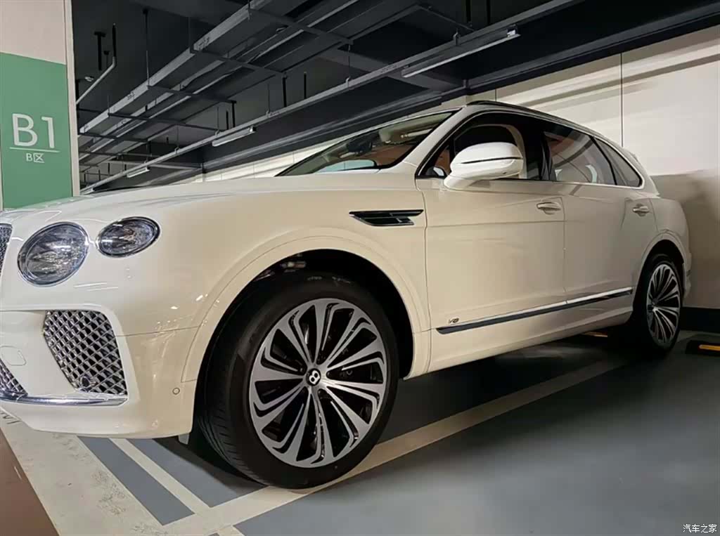 Bentley Bentayga, 2021 2
