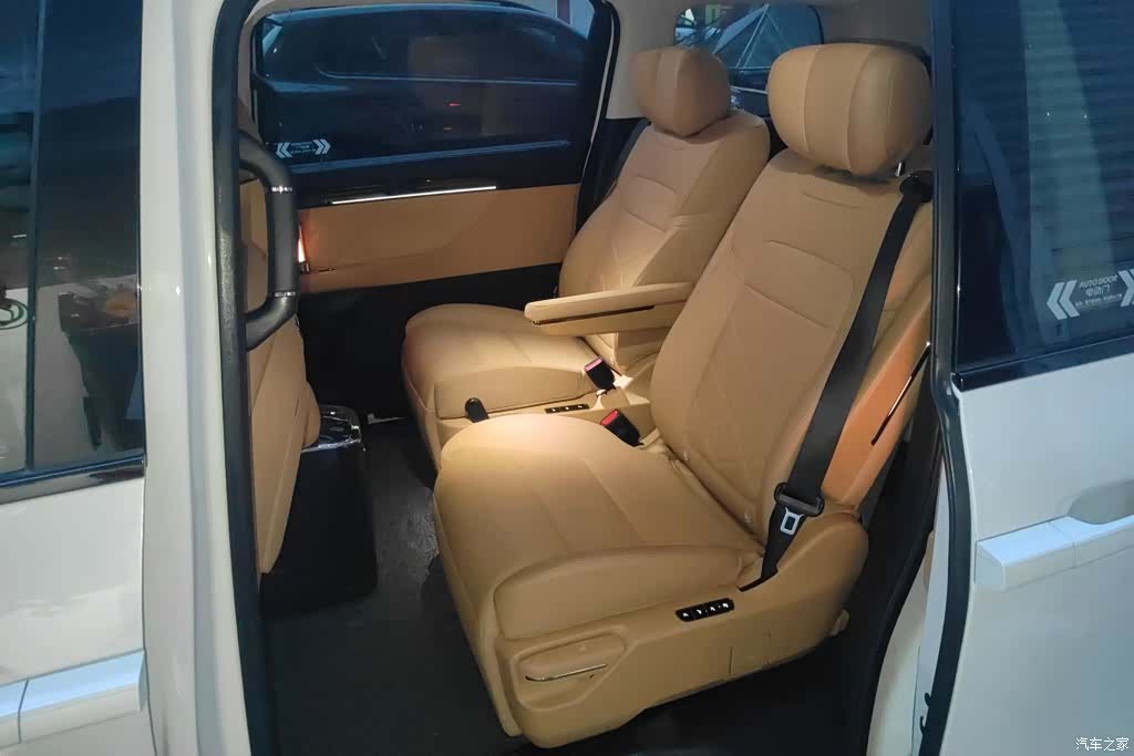 Trumpchi E8, 2024 11