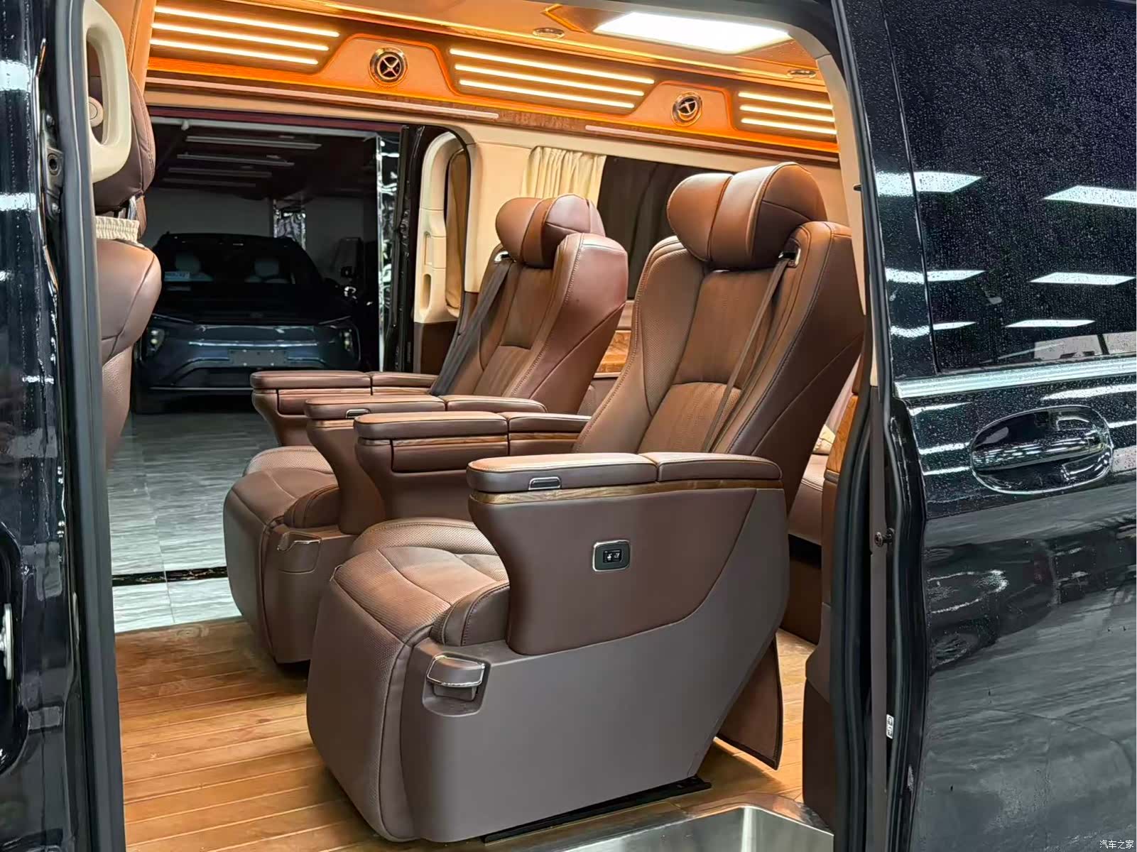 Mercedes-Benz V-Class, 2019 7