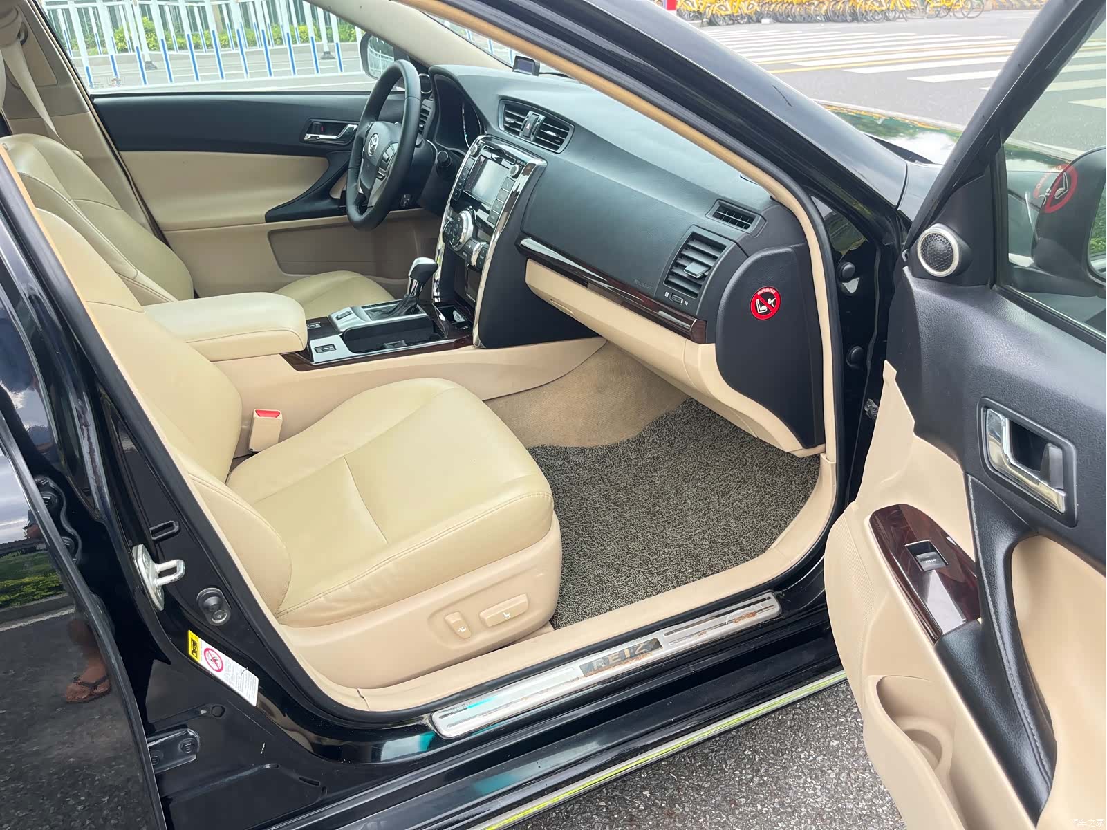 Toyota 2.5V, 2013 9