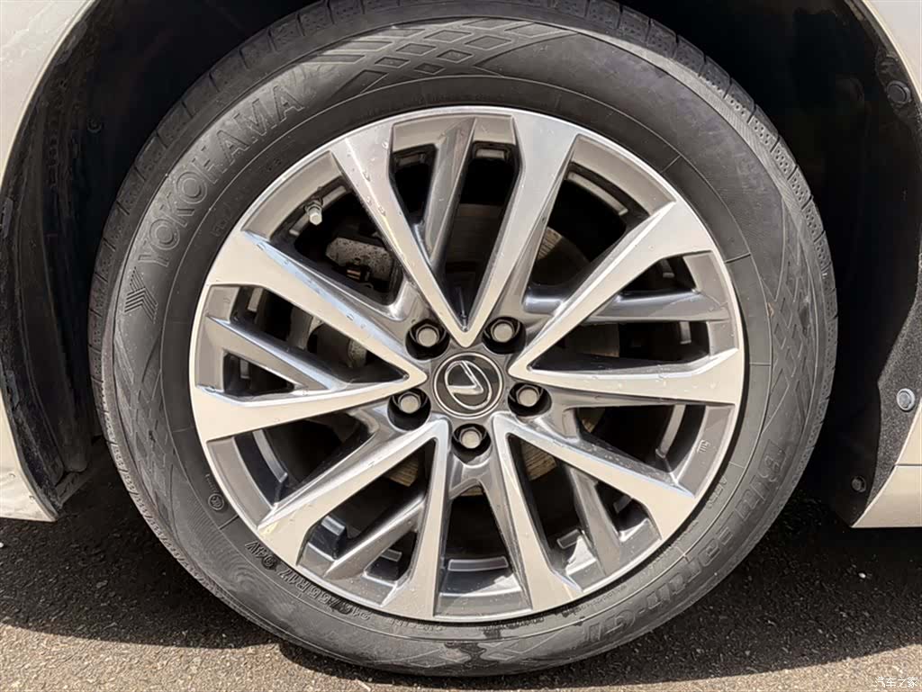 Lexus ES, 2022 10