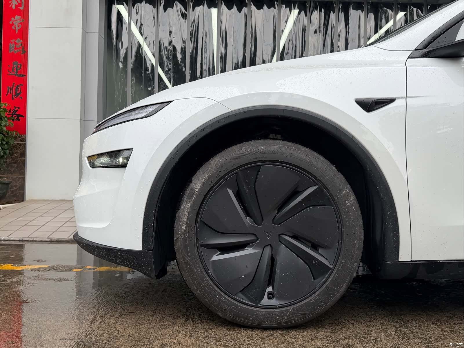 Tesla Model Y, 2025 6