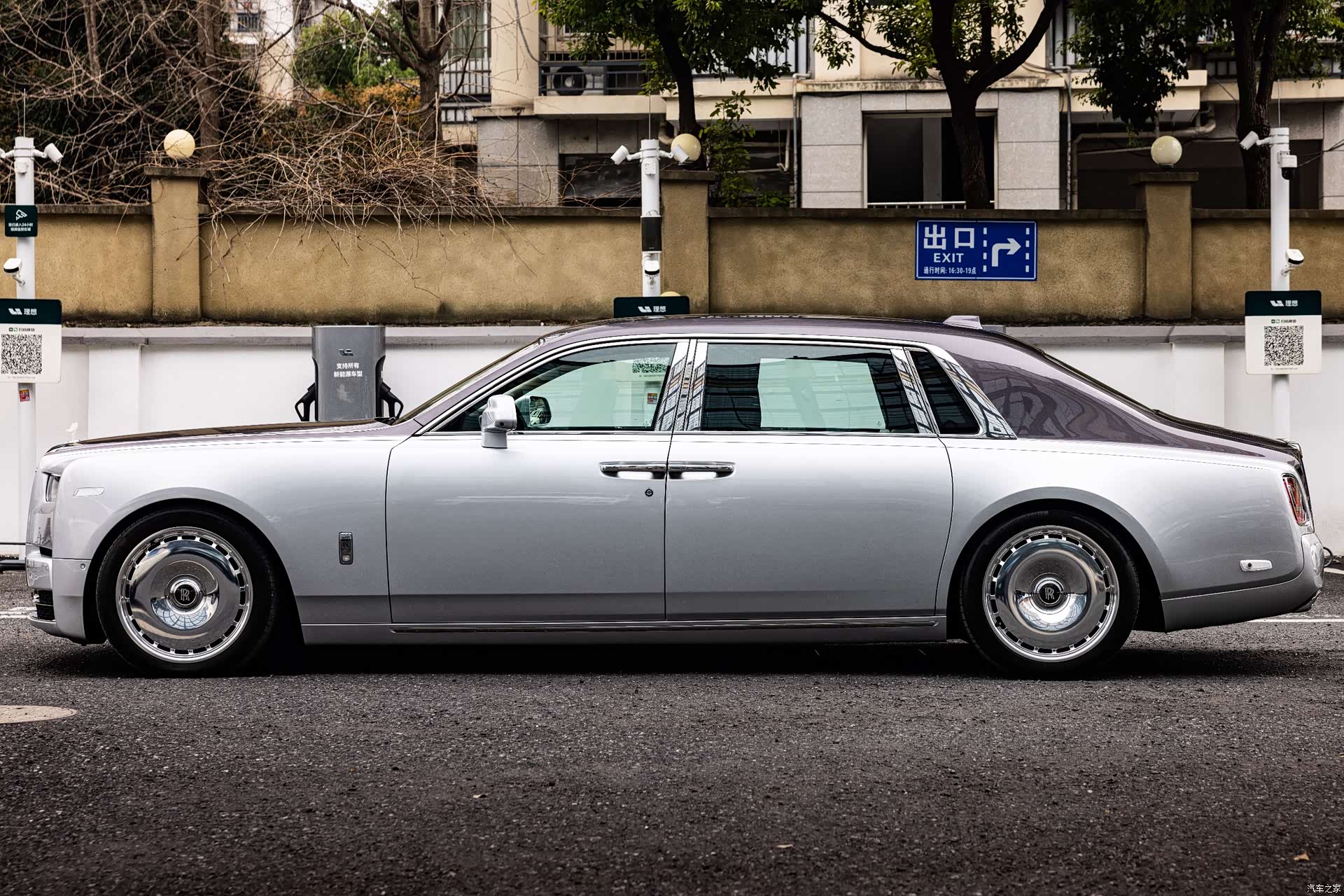 Rolls-Royce Phantom, 2018 3