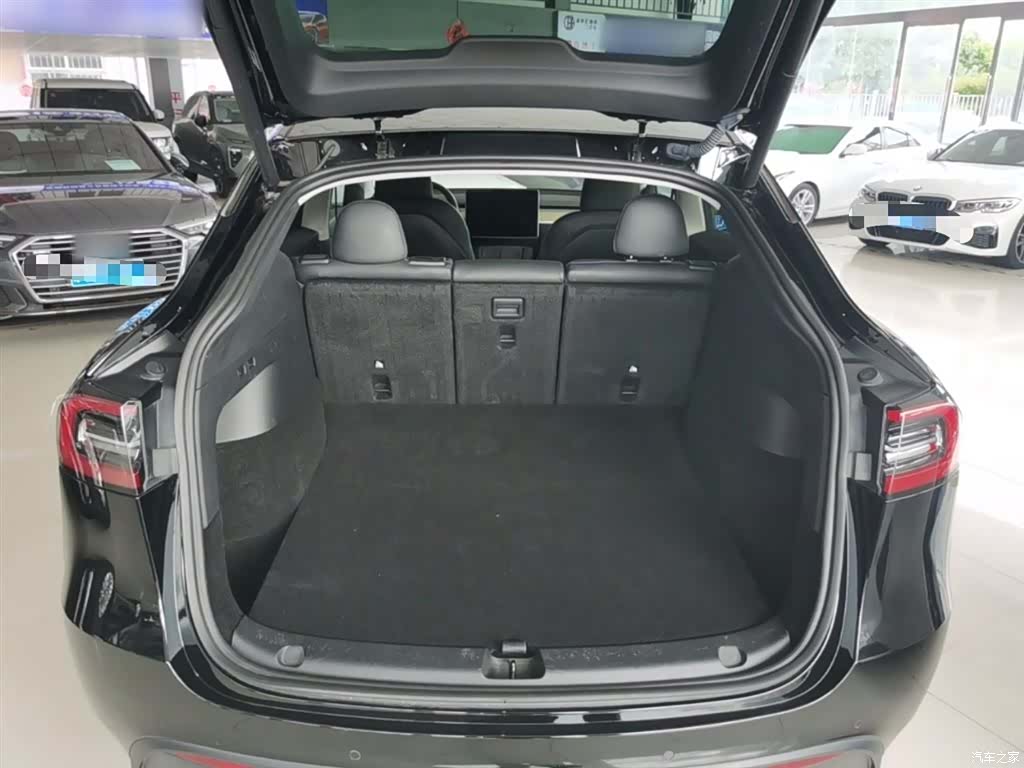 Tesla Model Y, 2023 19