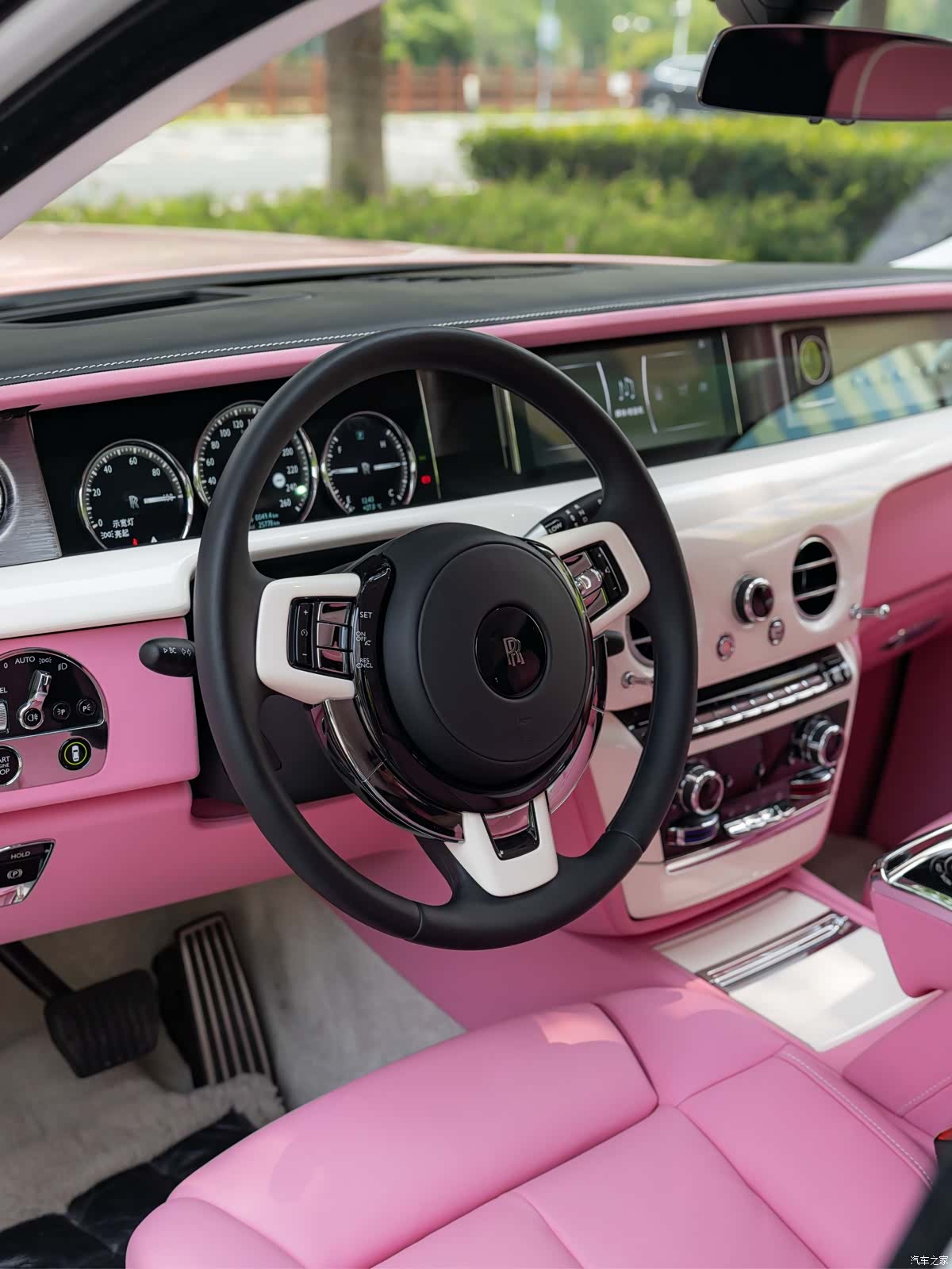 Rolls-Royce Phantom, 2022 11