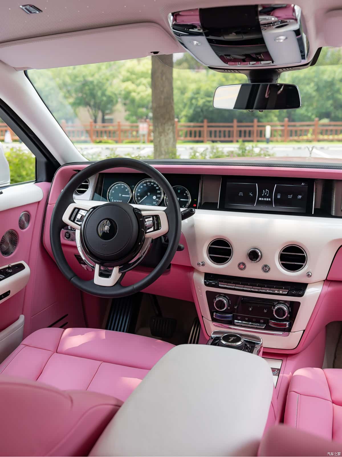 Rolls-Royce Phantom, 2022 13