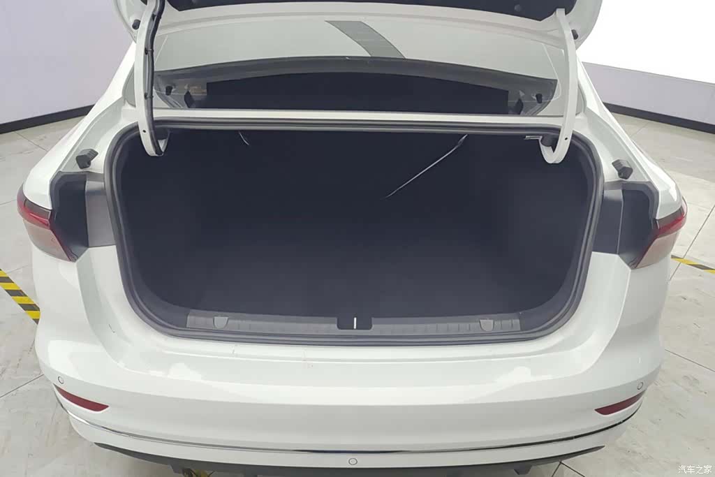 Geely Emgrand, 2026 4