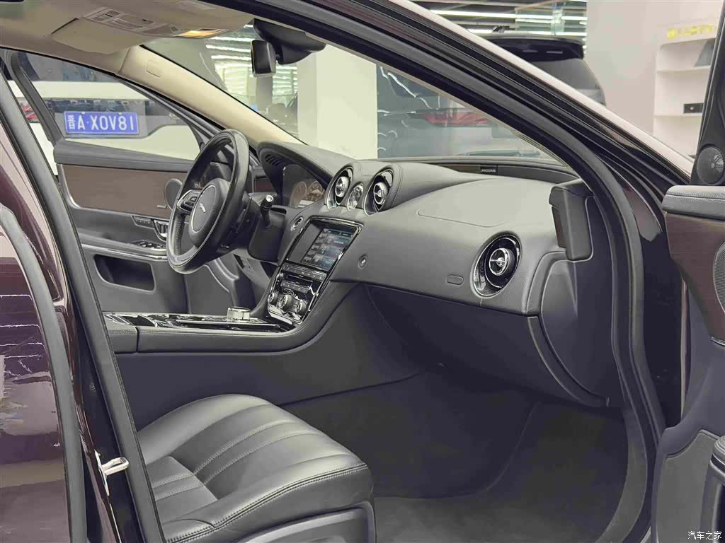 Jaguar XJ, 2015 8