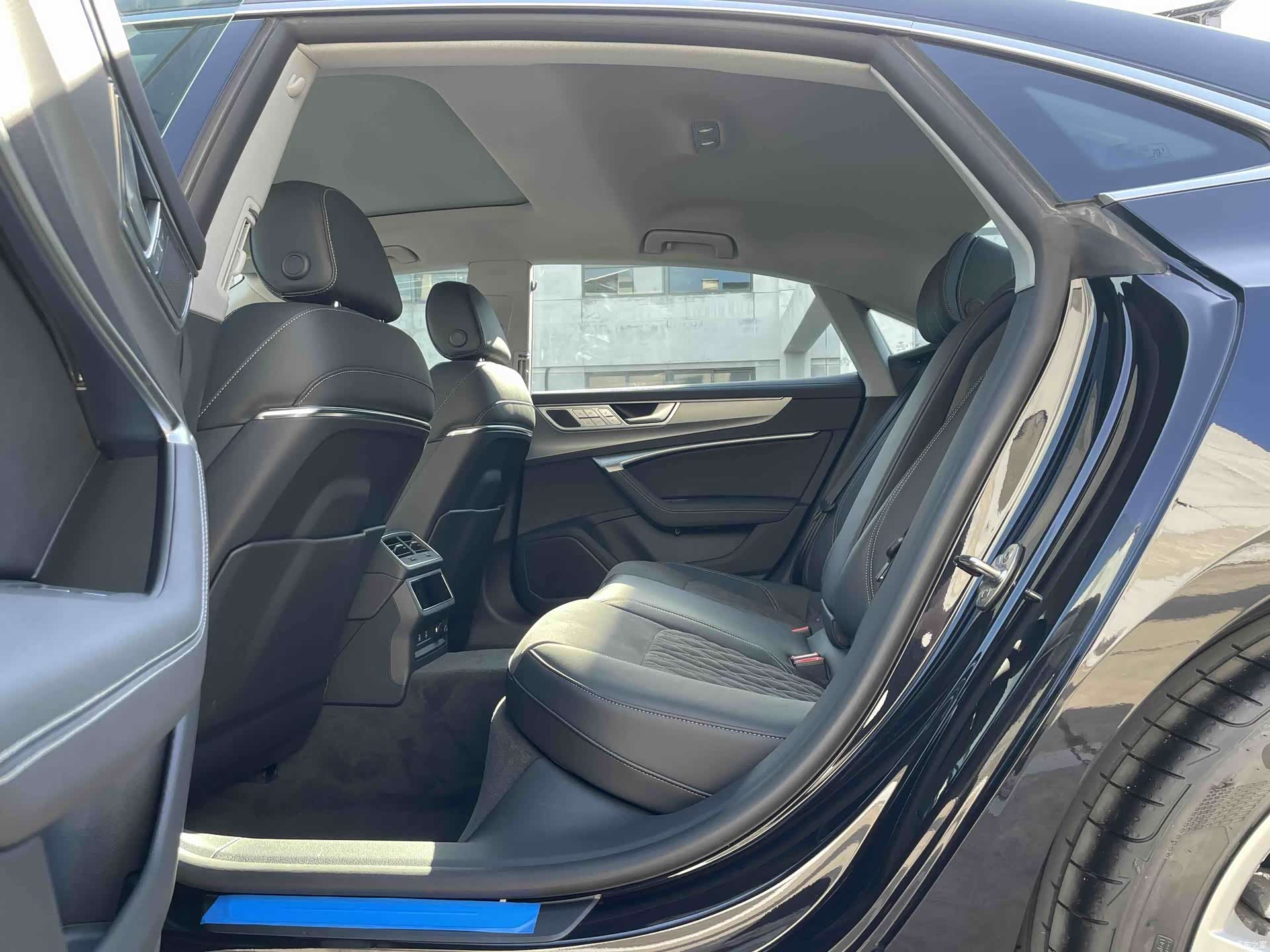 Audi A7L, 2026 все фото