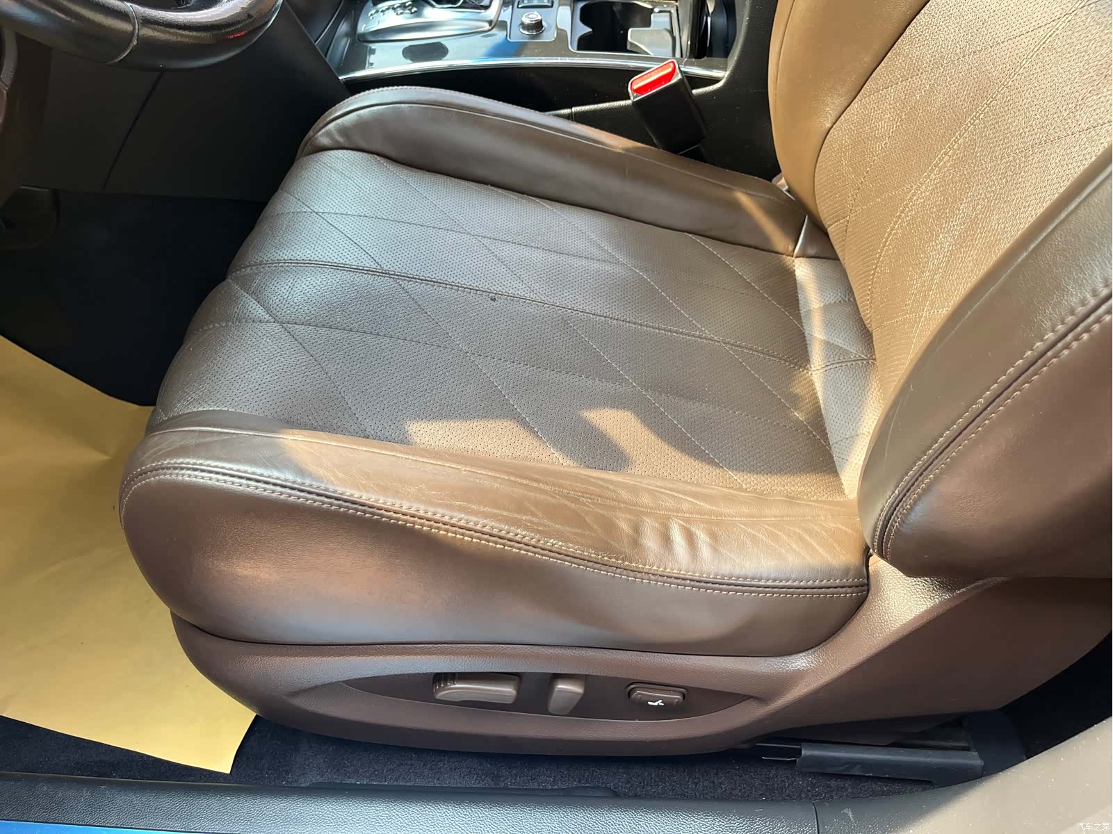 Infiniti FX35, 2012 10