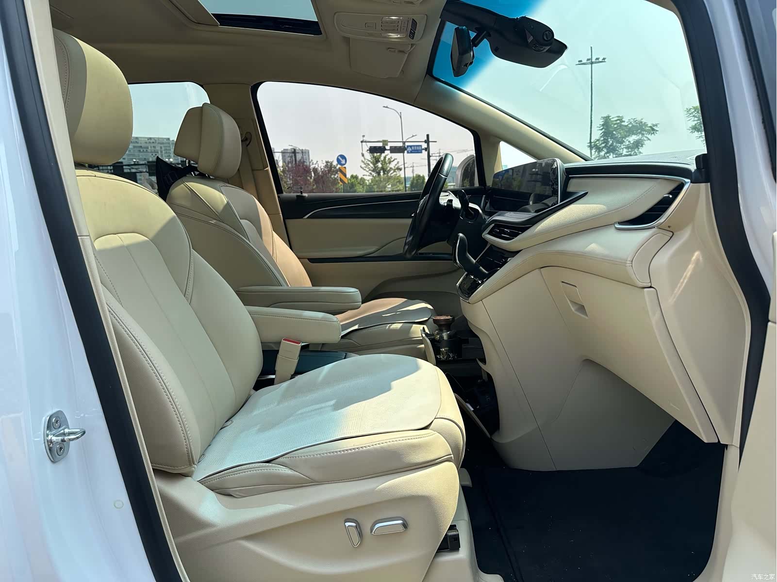 Buick GL8, 2022 11