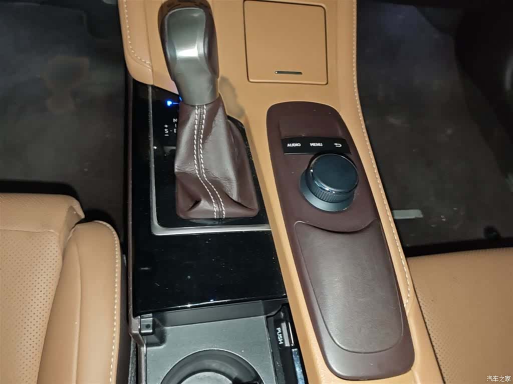 Lexus ES, 2016 7