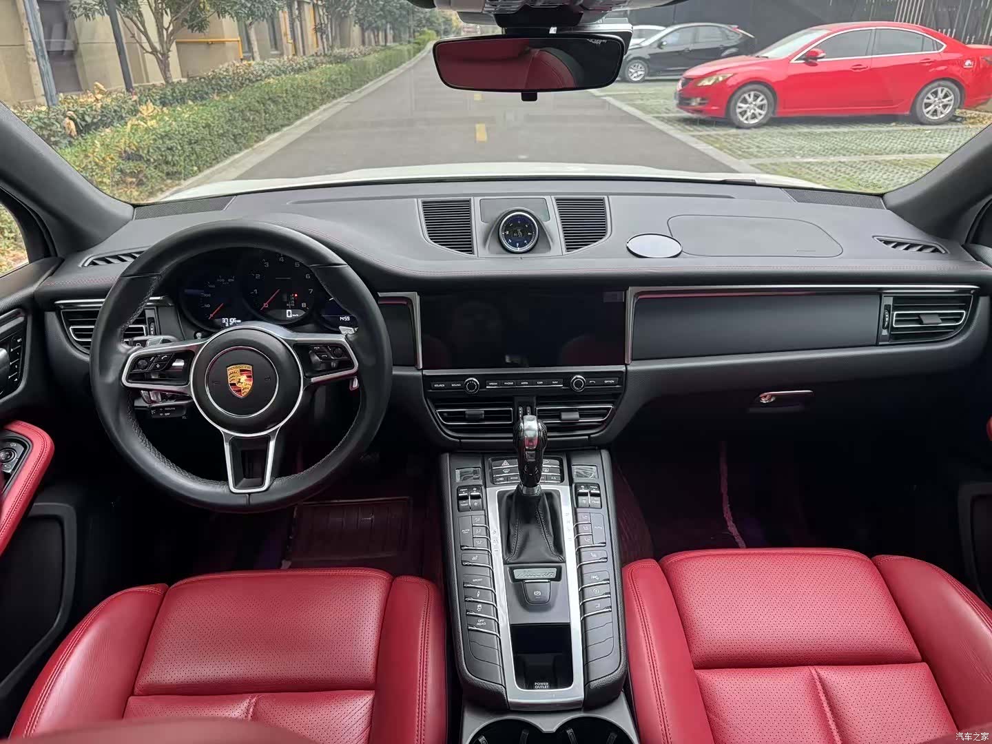 Porsche Macan, 2021 все фото