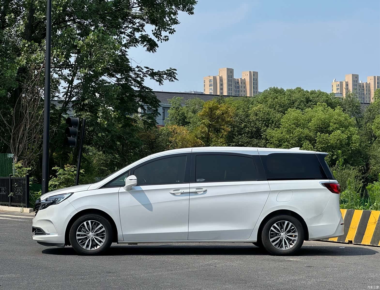 Buick GL8, 2022 4