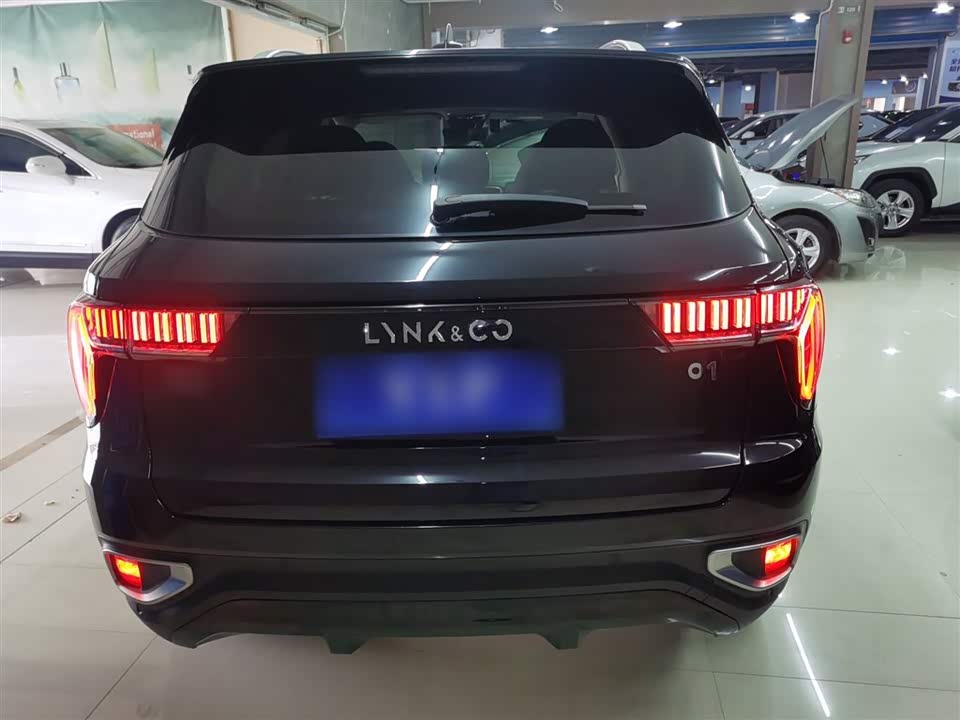 Lynk & Co 01