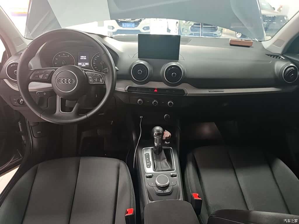 Audi Q2L, 2020 10