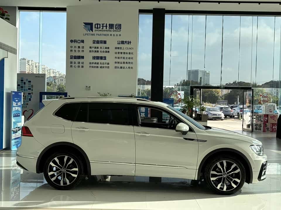 Volkswagen Tiguan L
