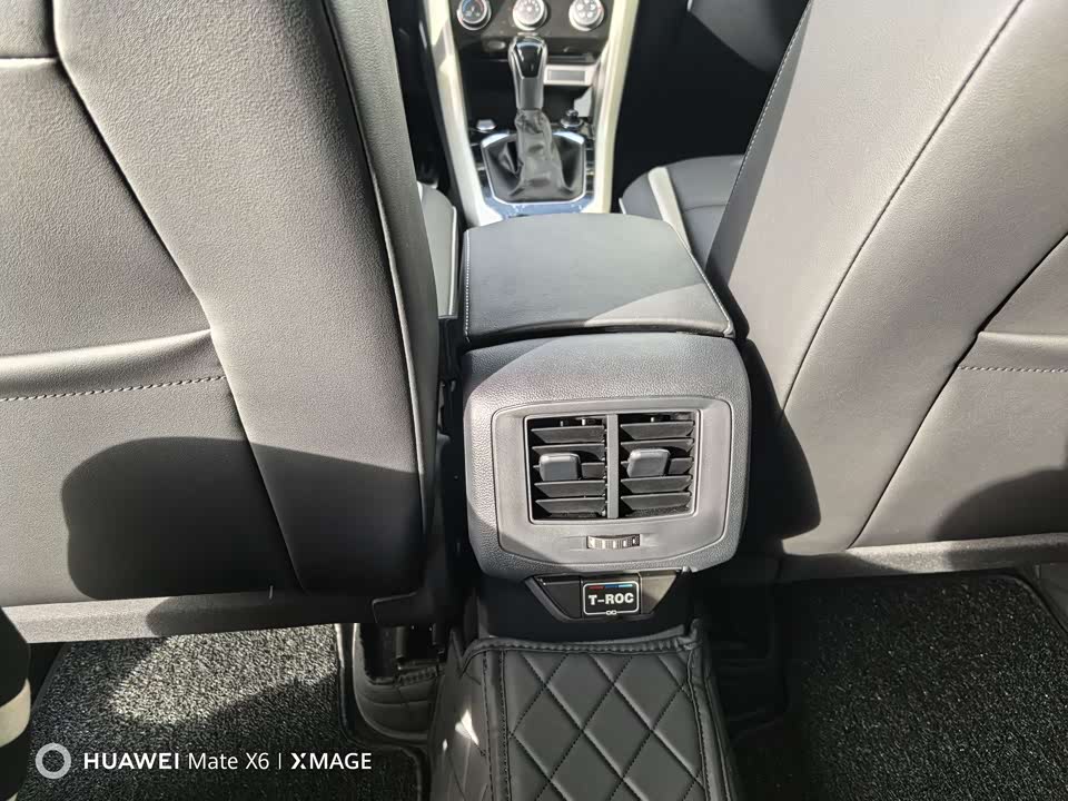 Volkswagen T-ROC exploring Songs