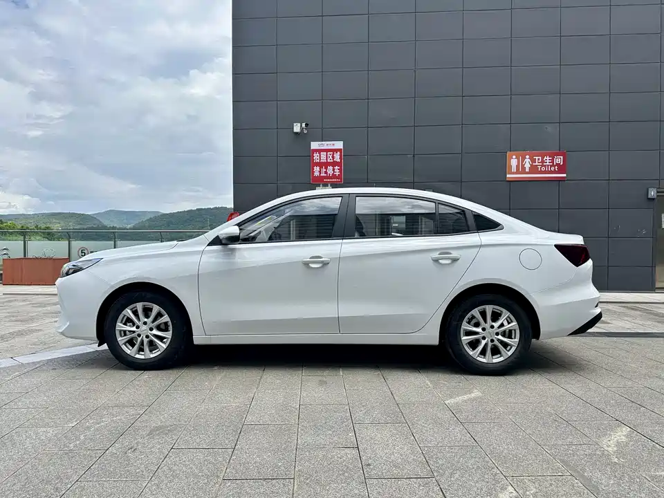 Roewe i5