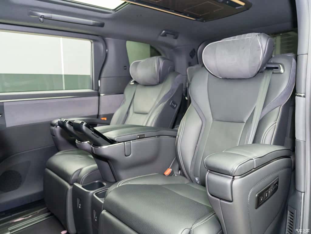 Lexus LM, 2024 9